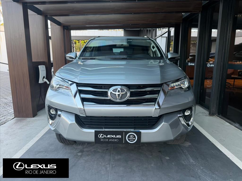HILUX SW4 2.8 SRX 4X4 7 LUGARES 16V TURBO INTERCOOLER DIESEL 4P AUTOMÁTICO10