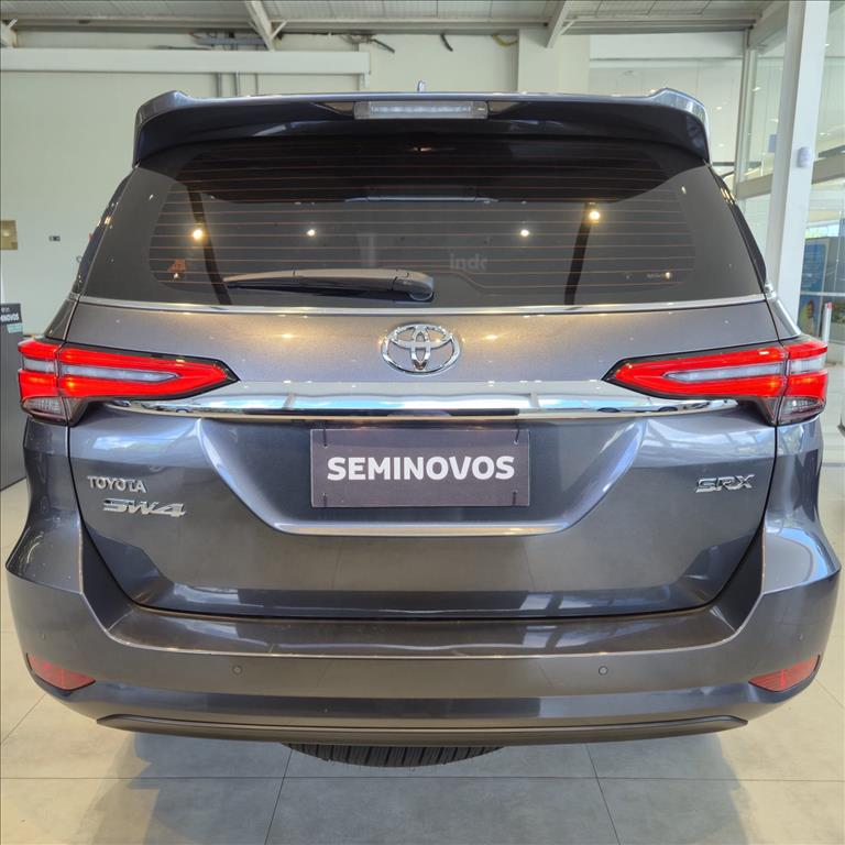 HILUX SW4 2.8 D-4D TURBO DIESEL SRX 7L 4X4 AUTOMÁTICO4