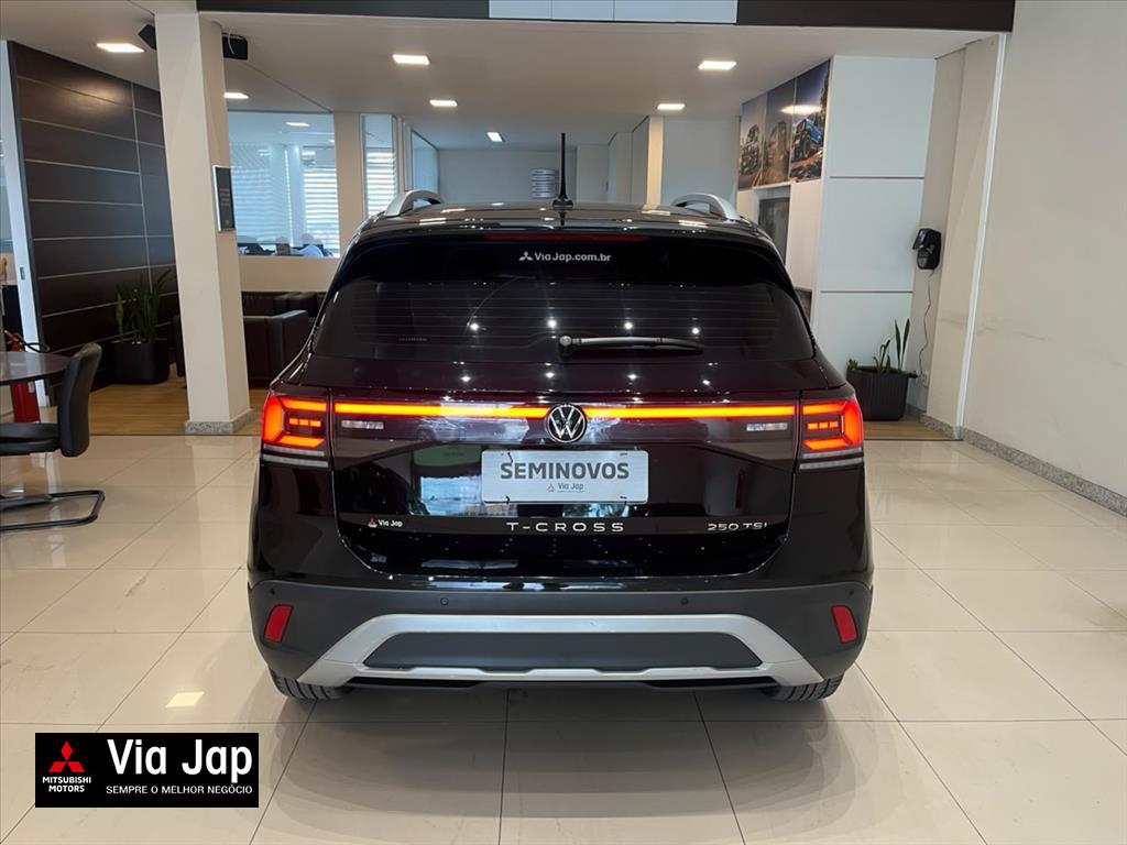 Volkswagen-T-CROSS-1.4 250 TSI TOTAL FLEX HIGHLINE AUTOMÁTICO