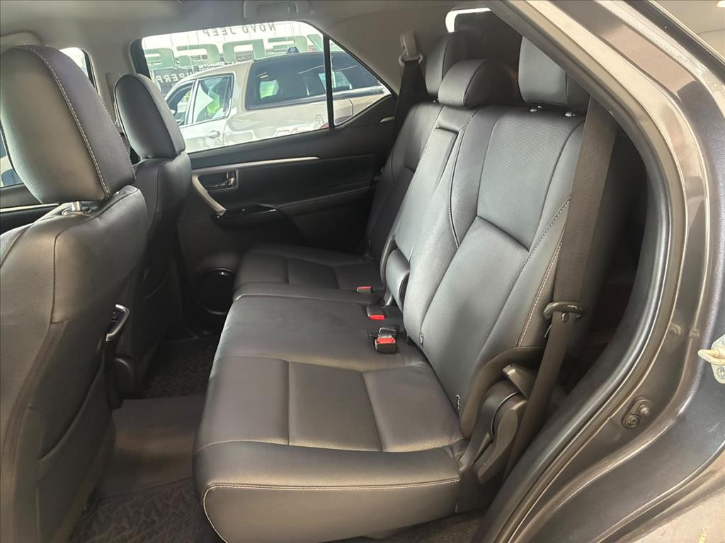 HILUX SW4 2.8 D-4D TURBO DIESEL DIAMOND 7L 4X4 AUTOMÁTICO7