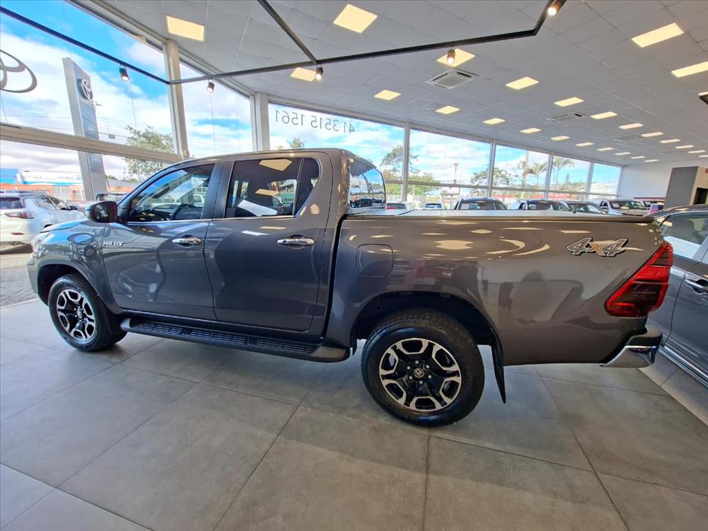 HILUX 2.8 D-4D TURBO DIESEL CD SRX 4X4 AUTOMÁTICO4