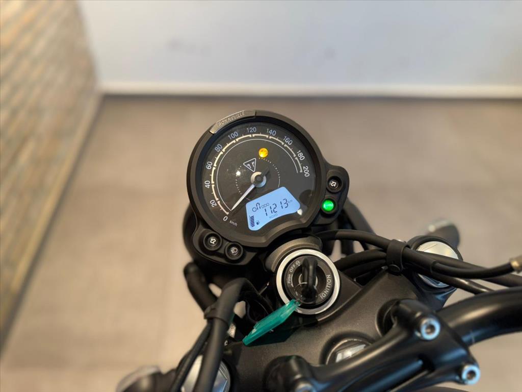 TRIUMPH-SCRAMBLER-STREET