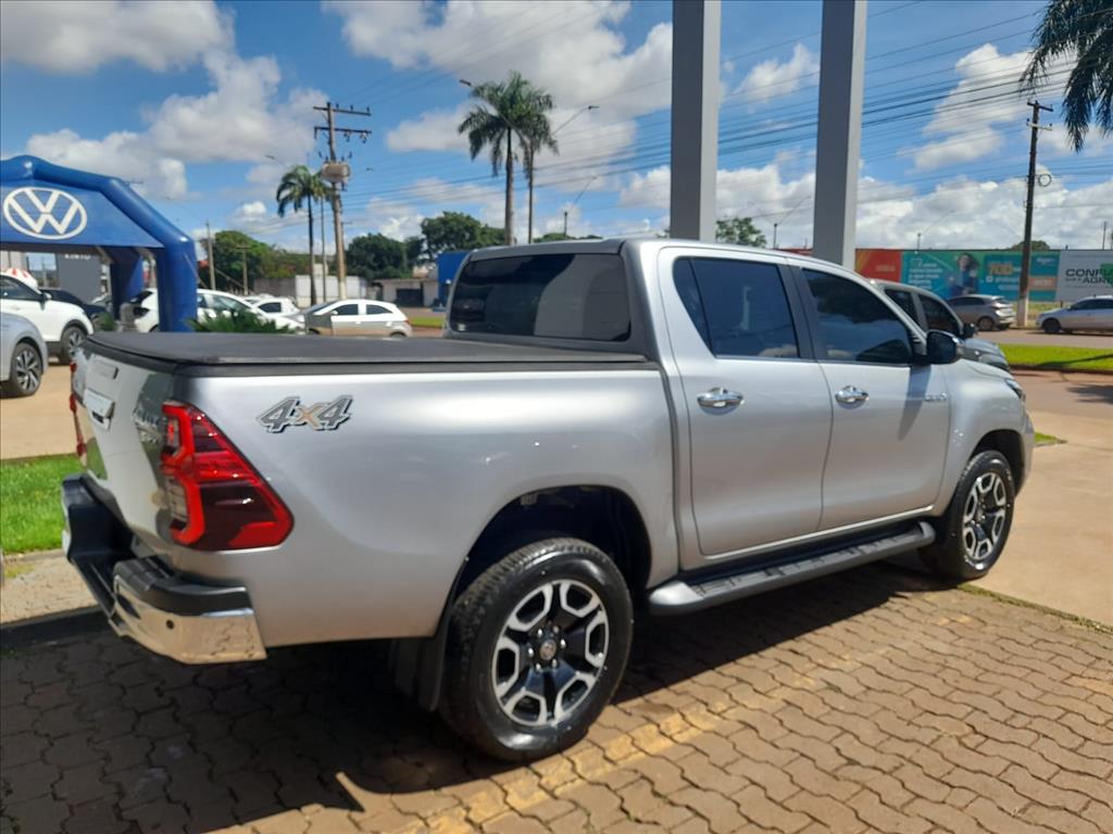 HILUX 2.8 D-4D TURBO DIESEL CD SRX 4X4 AUTOMÁTICO5
