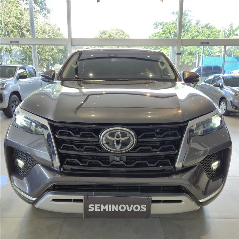 HILUX SW4 2.8 D-4D TURBO DIESEL SRX 7L 4X4 AUTOMÁTICO1