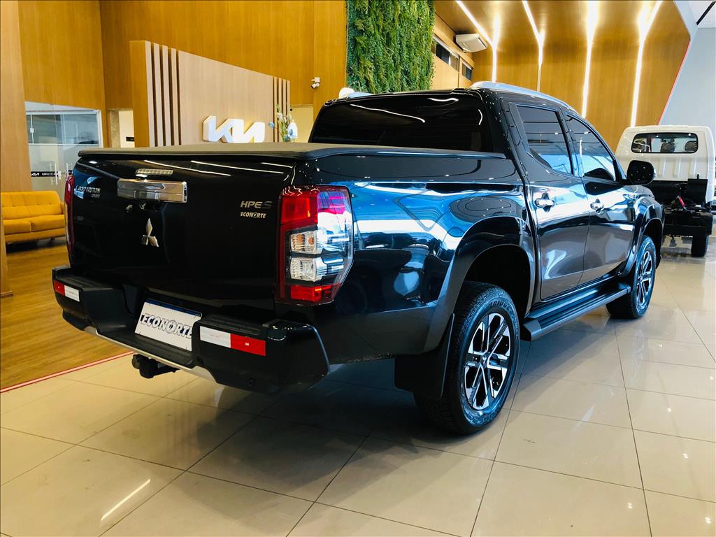 L200 TRITON 2.4 16V TURBO DIESEL SPORT HPE-S CD 4P 4X4 AUTOMÁTICO3