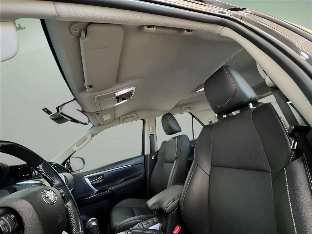 HILUX 2.8 D-4D TURBO DIESEL CD SRX 4X4 AUTOMÁTICO10