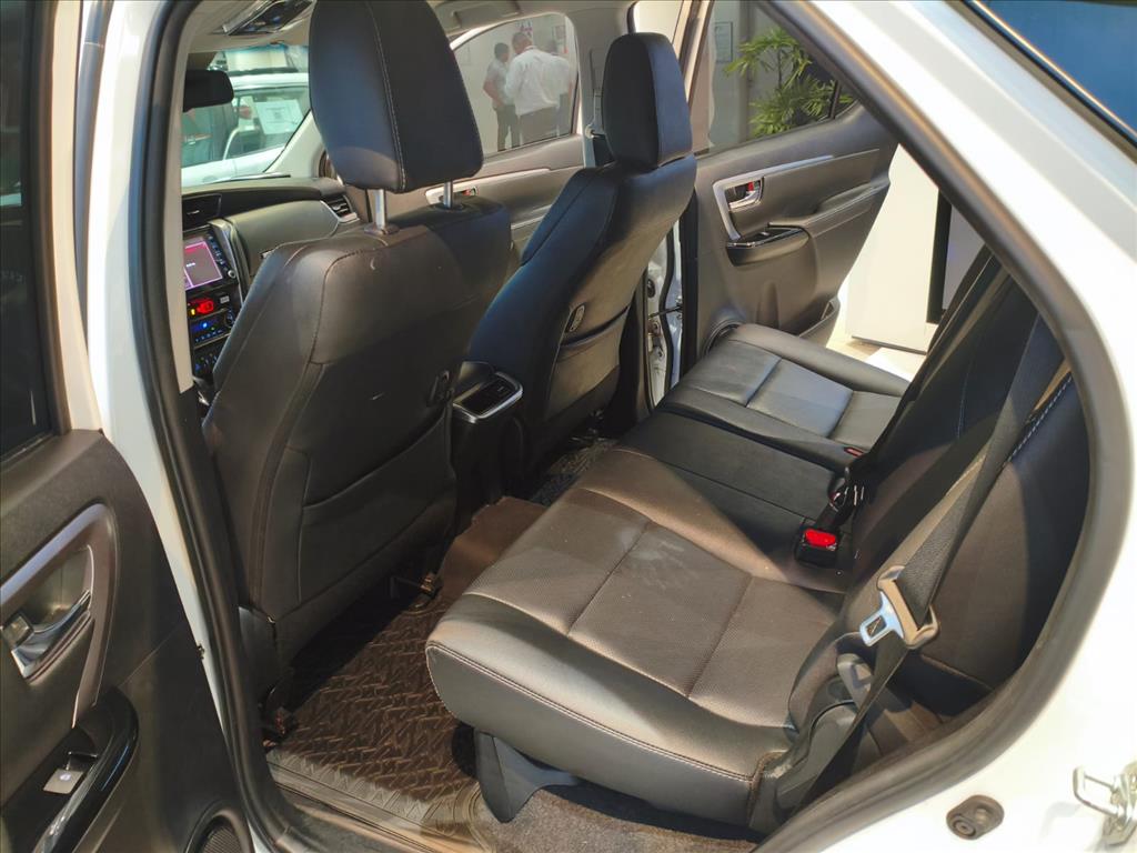 HILUX SW4 2.8 D-4D TURBO DIESEL SRX 7L 4X4 AUTOMÁTICO18
