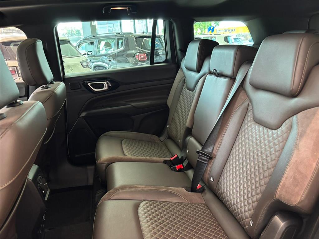 COMMANDER 1.3 T270 TURBO FLEX OVERLAND AT68 COMMANDER 1.3 T270 TURBO FLEX OVERLAND AT68