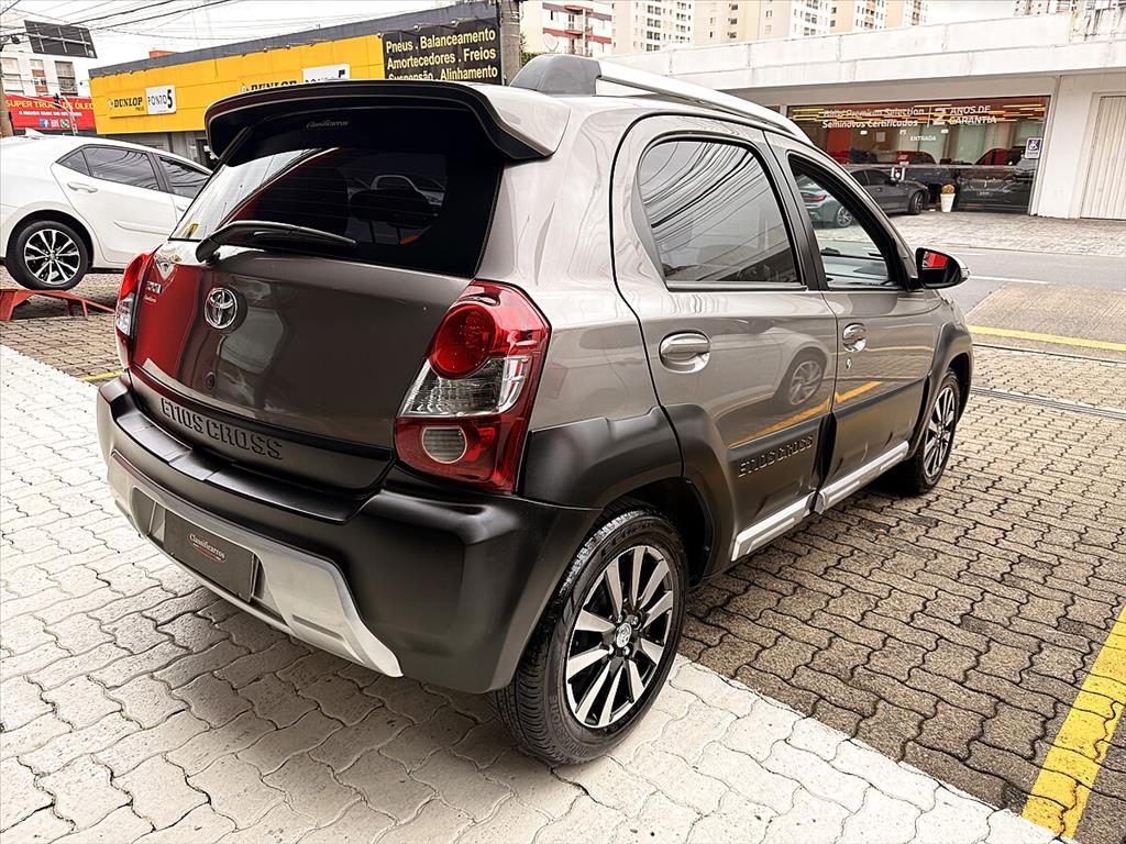 Toyota Etios Cross - 1.5 16V FLEX 4P AUTOMÁTICO