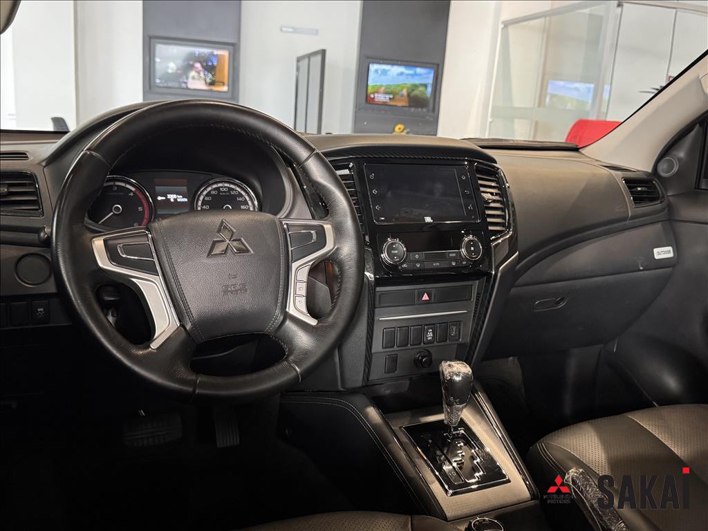 Mitsubishi-L200 TRITON-2.4 16V TURBO DIESEL SPORT OUTDOOR PLUS CD 4P 4X4 AUTOMÁTICO