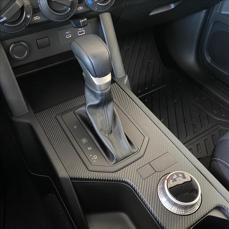 Mitsubishi-TRITON-2.4 BITURBO DIESEL CD GLS 4X4 AUTOMÁTICO