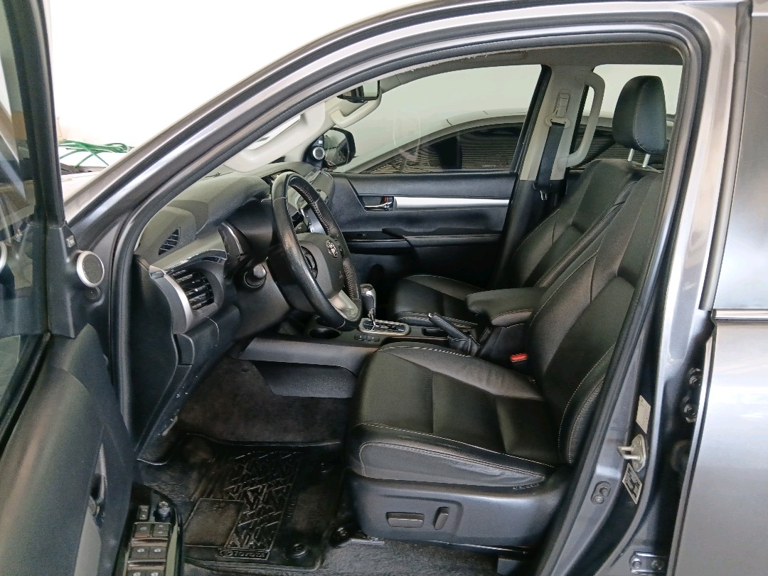 Toyota-HILUX-2.8 D-4D TURBO DIESEL CD SRX 4X4 AUTOMÁTICO