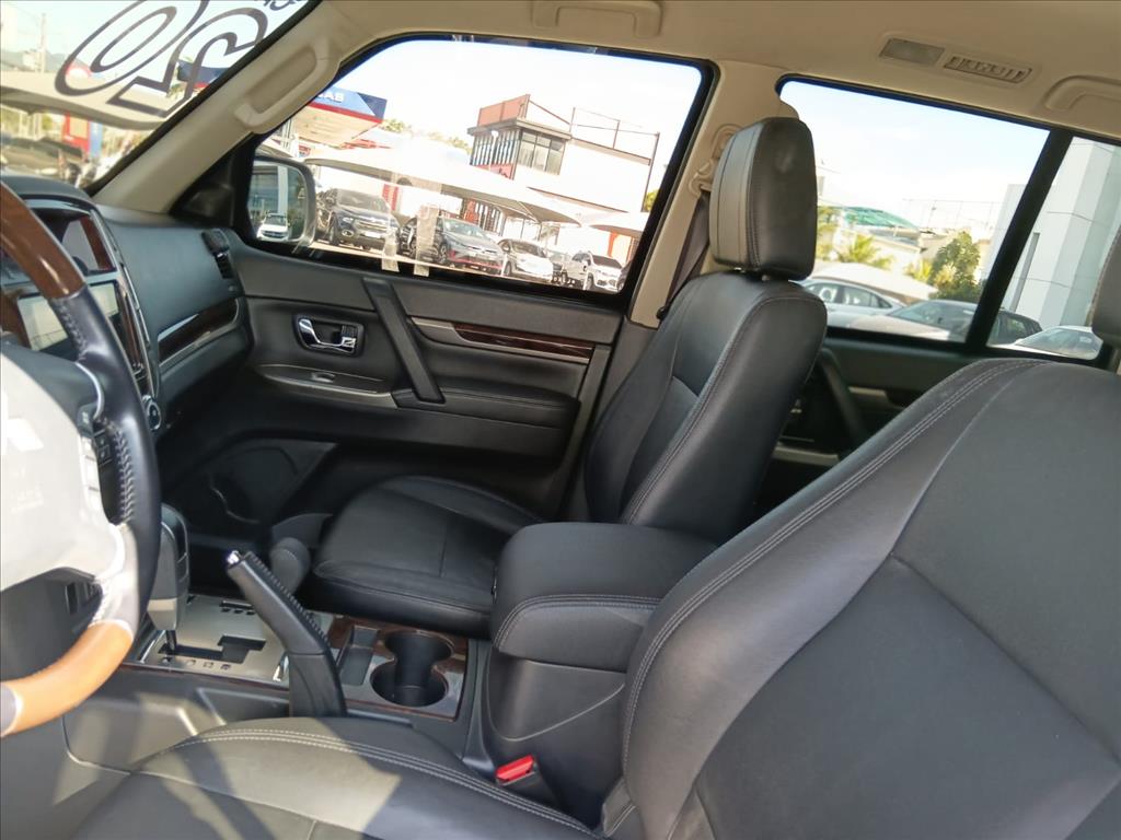 PAJERO 3.2 HPE 4X4 7 LUGARES 16V TURBO INTERCOOLER DIESEL 4P AUTOMÁTICO5