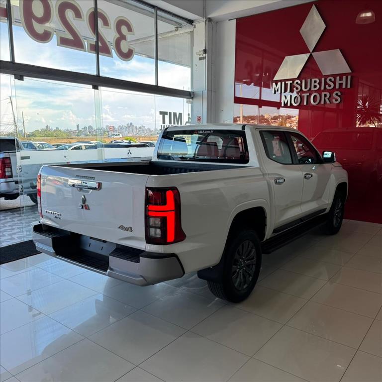 Mitsubishi-TRITON-2.4 BITURBO DIESEL CD HPE 4X4 AUTOMÁTICO