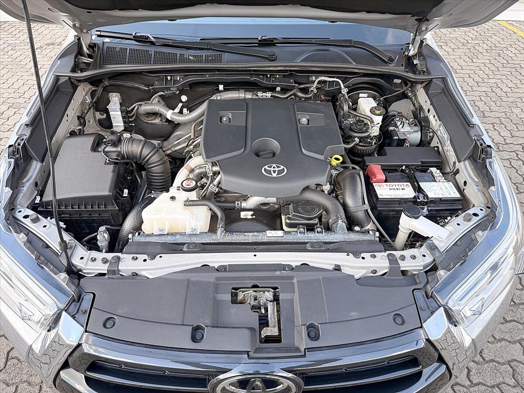 Toyota Hilux - 2.8 D-4D TURBO DIESEL CD SRX 4X4 AUTOMÁTICO