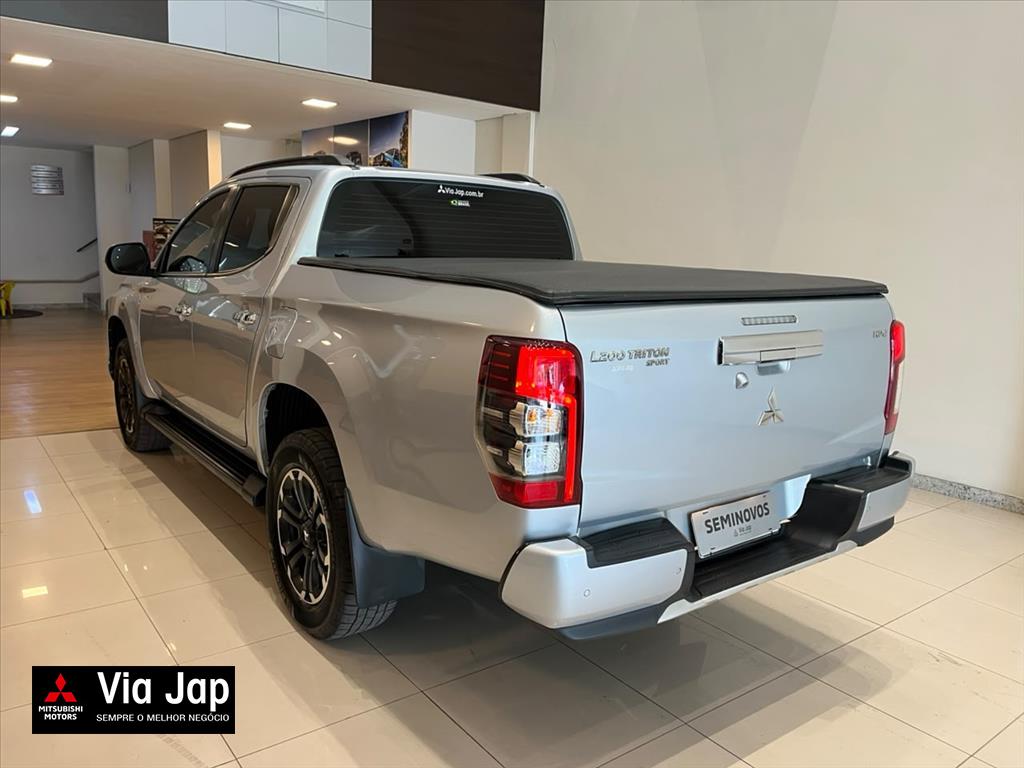 Mitsubishi-L200 TRITON-2.4 16V TURBO DIESEL SPORT HPE CD 4P 4X4 AUTOMÁTICO