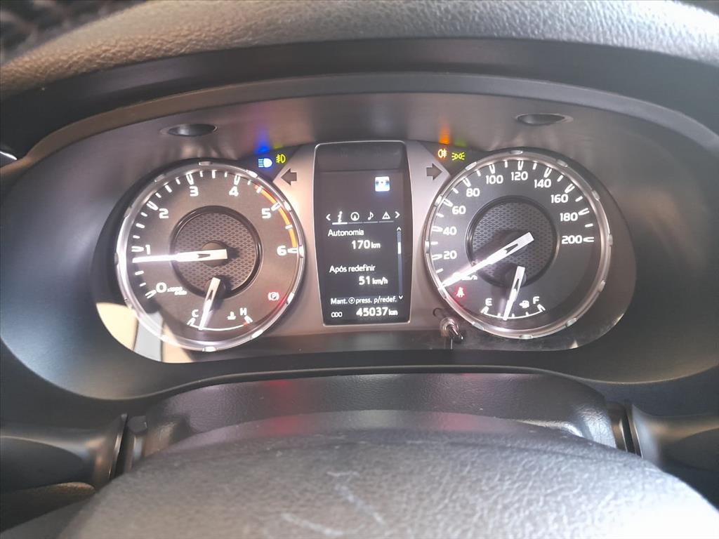 HILUX 2.8 D-4D TURBO DIESEL CD SR 4X4 AUTOMÁTICO6