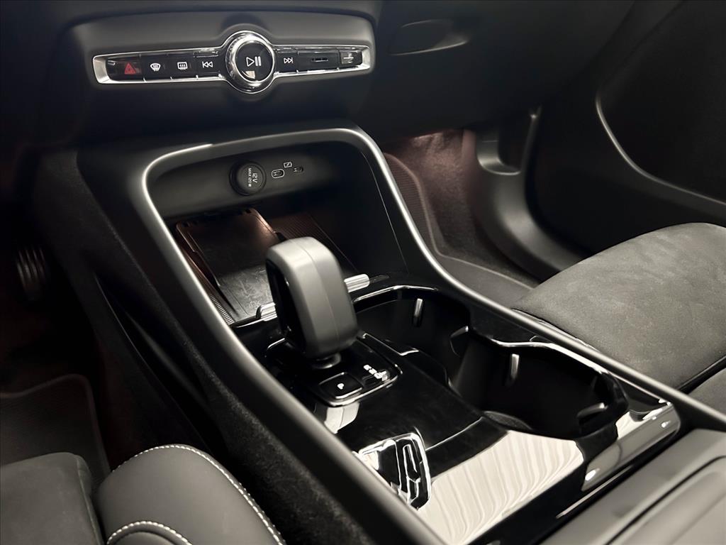 Volvo-XC40-P6 RECHARGE ELECTRIC PLUS