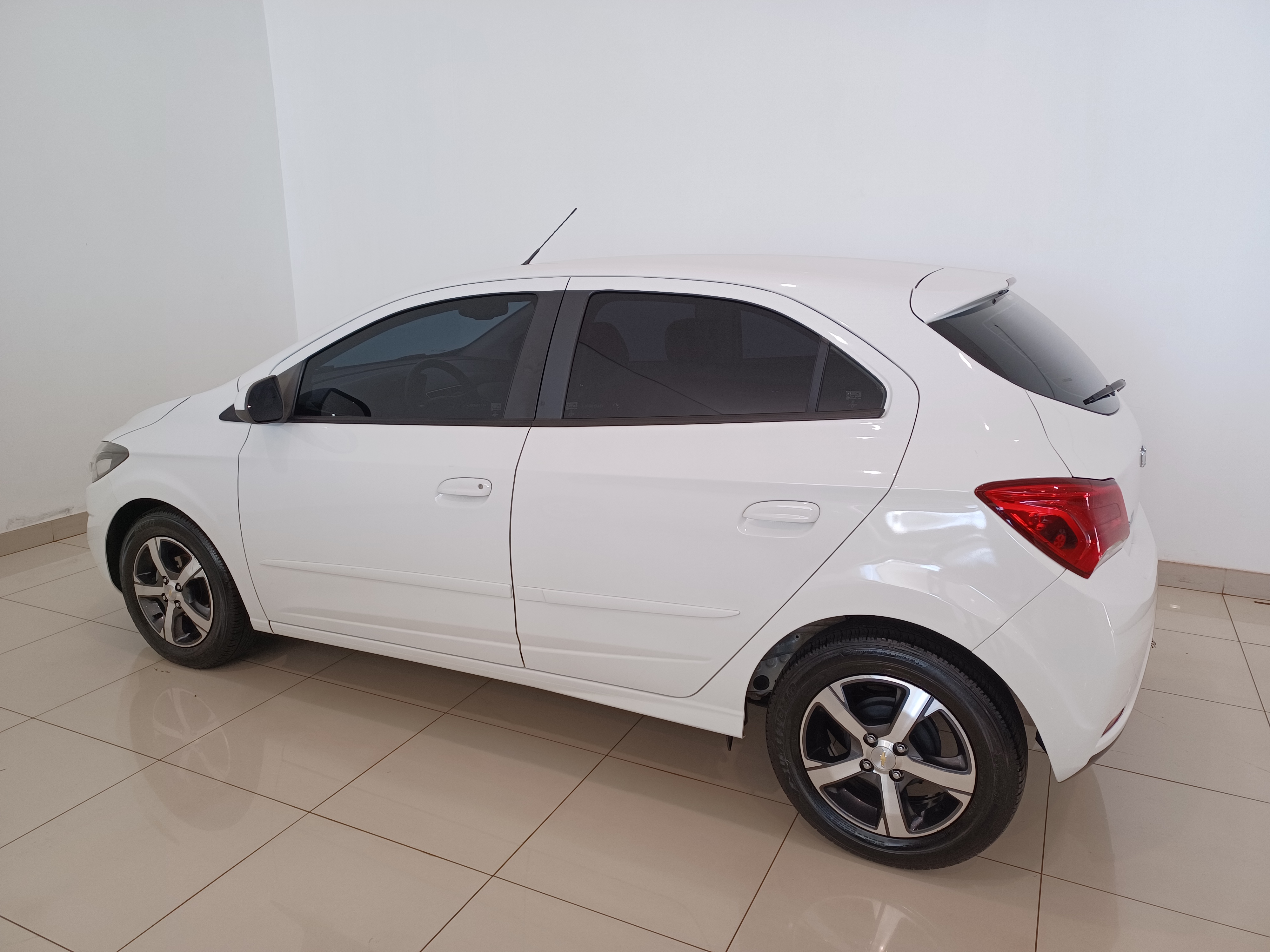 GM - Chevrolet-ONIX-1.4 MPFI LTZ 8V FLEX 4P AUTOMÁTICO