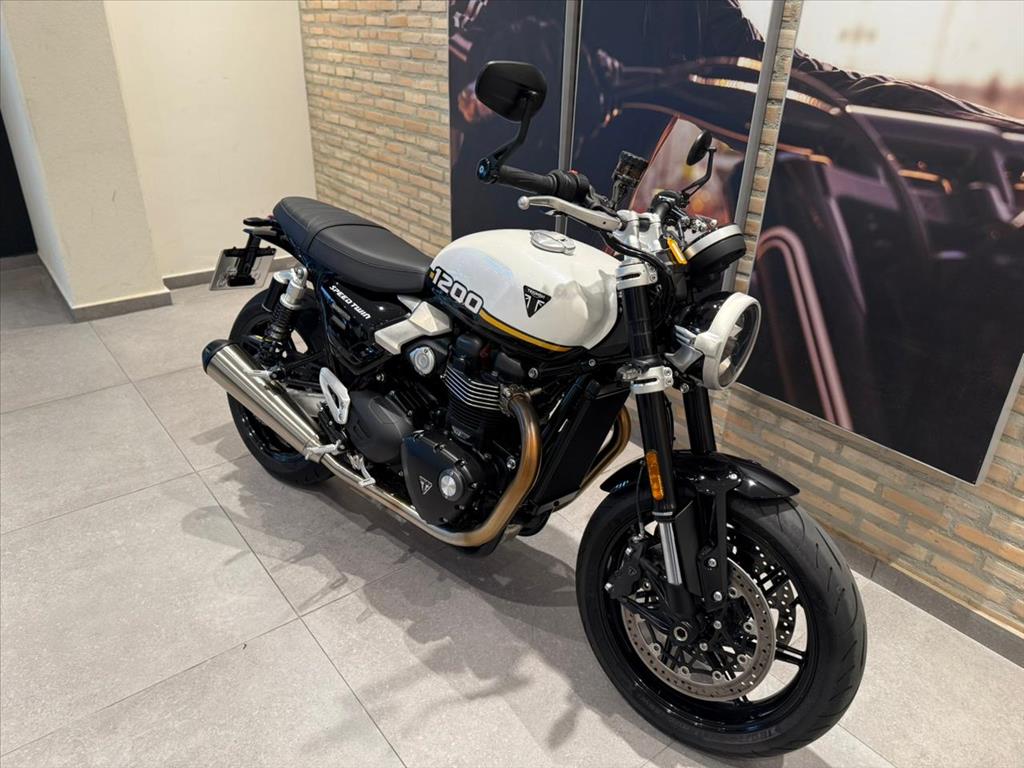 TRIUMPH-SPEED-TWIN