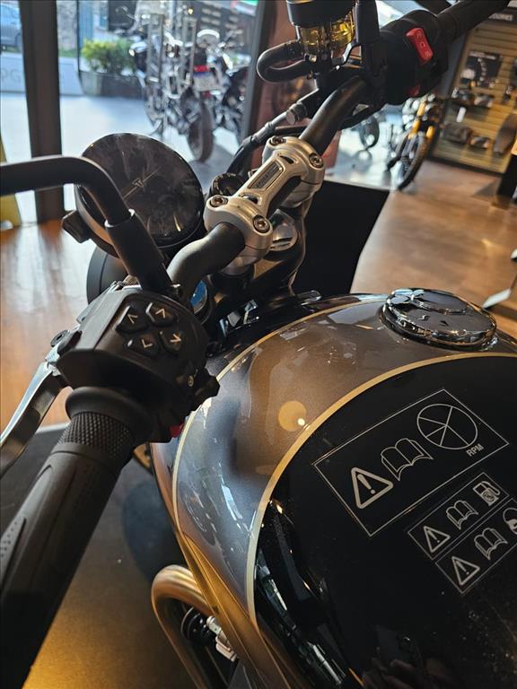 SPEED TWIN4