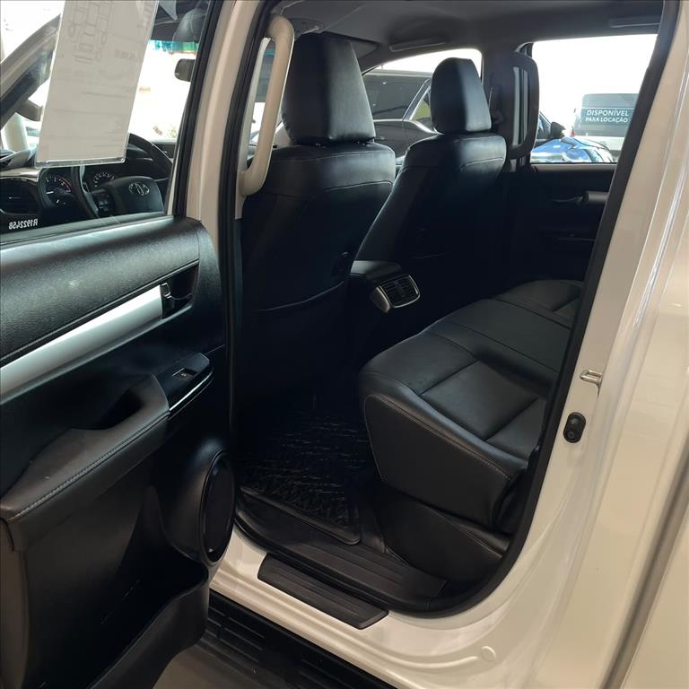 HILUX 2.8 D-4D TURBO DIESEL CD SRX 4X4 AUTOMÁTICO11