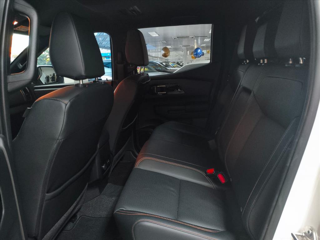 TRITON 2.4 BITURBO DIESEL CD KATANA 4X4 AUTOMÁTICO9