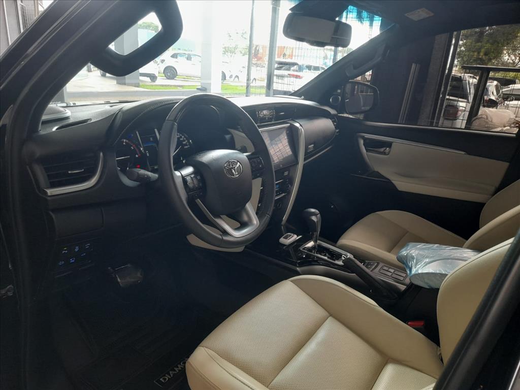 HILUX 2.8 D-4D TURBO DIESEL CD SRX 4X4 AUTOMÁTICO7