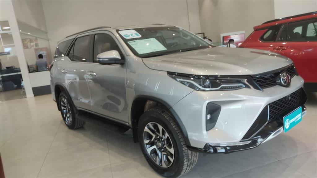 HILUX SW4 2.8 D-4D TURBO DIESEL SRX PLATINUM 7L 4X4 AUTOMÁTICO4