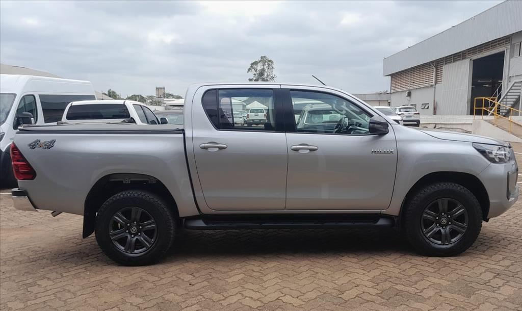 HILUX 2.8 D-4D TURBO DIESEL CD SR 4X4 AUTOMÁTICO4