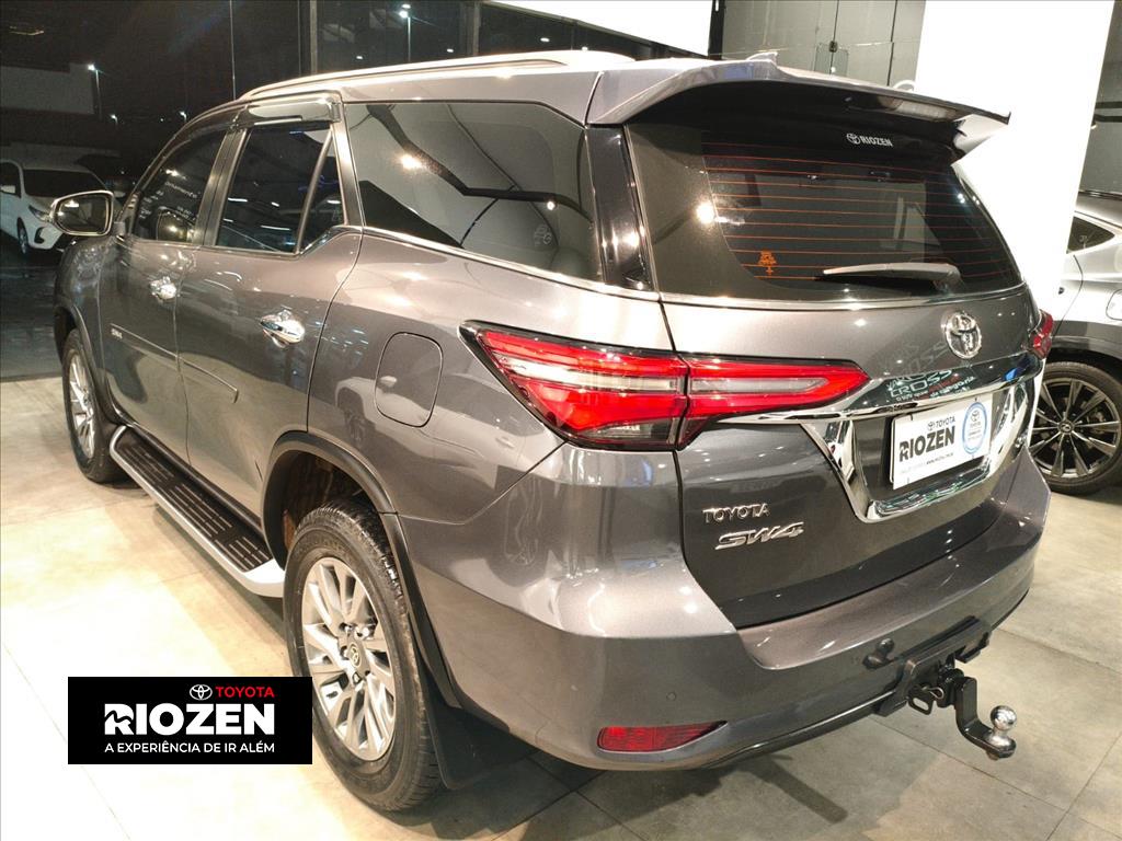HILUX 2.8 D-4D TURBO DIESEL CD SRX 4X4 AUTOMÁTICO3