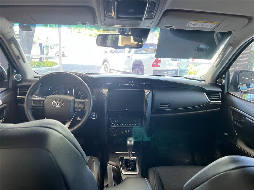 HILUX SW4 2.8 D-4D TURBO DIESEL SRX 7L 4X4 AUTOMÁTICO9