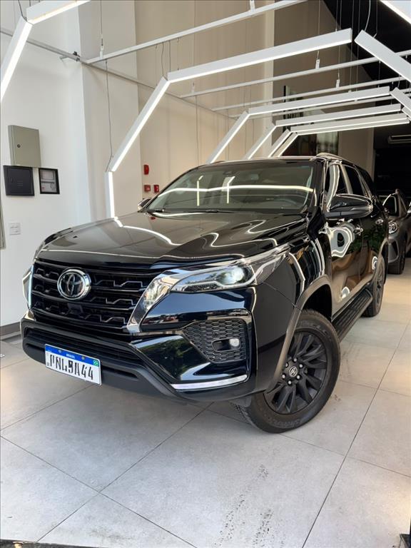 HILUX SW4 2.8 D-4D TURBO DIESEL SRX 7L 4X4 AUTOMÁTICO0