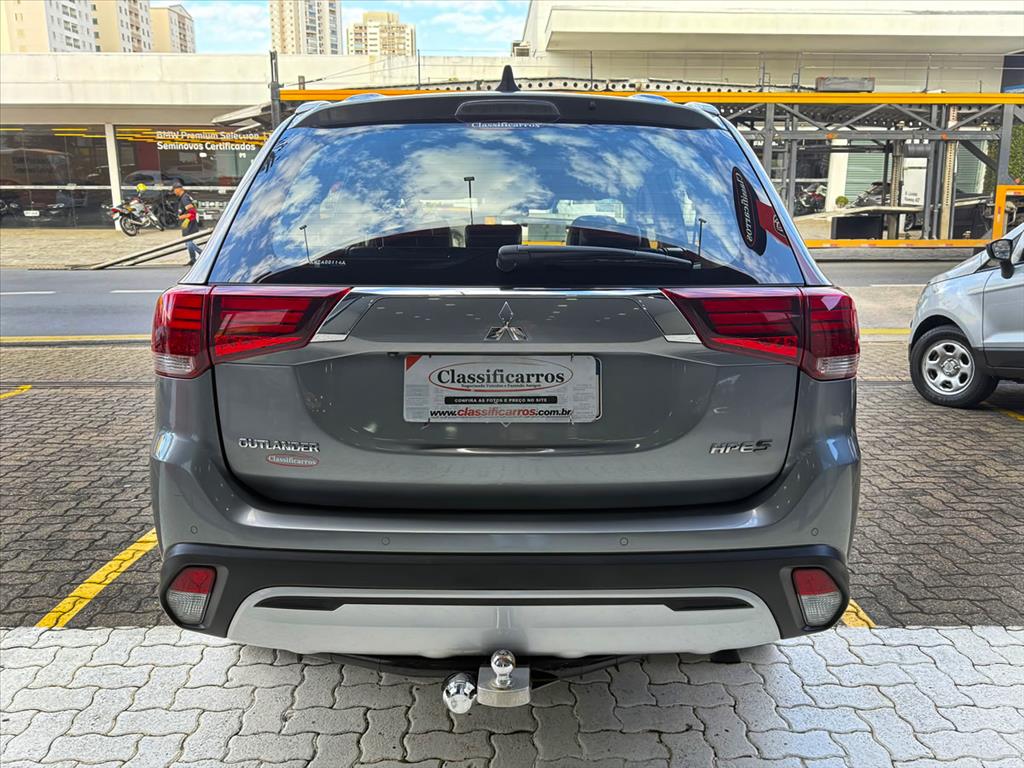 Mitsubishi Outlander - 3.0 MIVEC V6 GASOLINA HPE-S AWD AUTOMÁTICO
