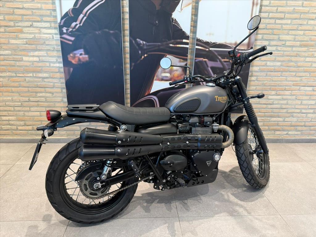 TRIUMPH-SCRAMBLER-STREET