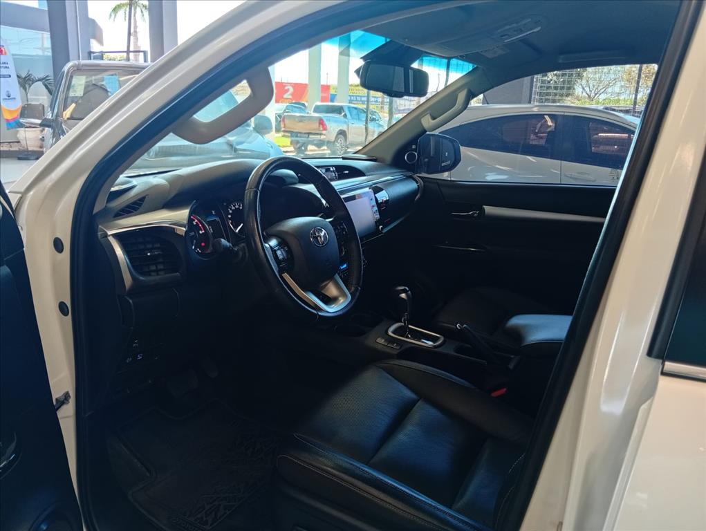 HILUX 2.8 D-4D TURBO DIESEL CD SRX 4X4 AUTOMÁTICO6