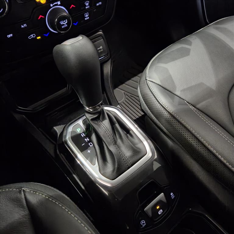 RENEGADE 1.3 T270 TURBO FLEX LONGITUDE AT68