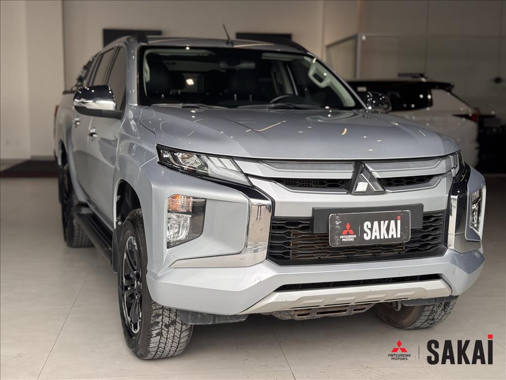 Mitsubishi-L200 TRITON-2.4 16V TURBO DIESEL SPORT HPE CD 4P 4X4 AUTOMÁTICO