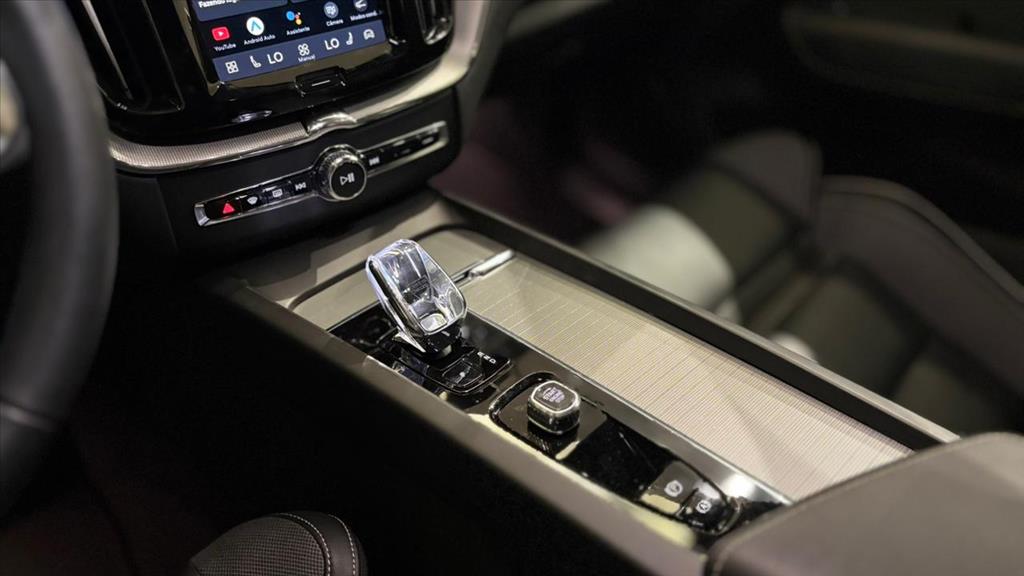 XC60 2.0 T8 RECHARGE ULTIMATE DARK AWD GEARTRONIC5