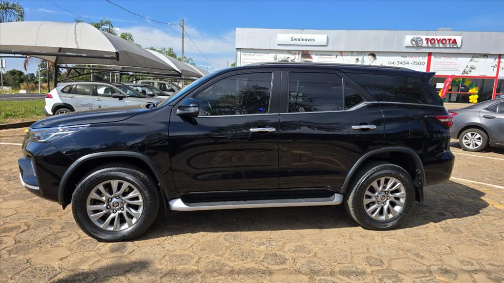 HILUX SW4 2.8 D-4D TURBO DIESEL SRX 7L 4X4 AUTOMÁTICO12