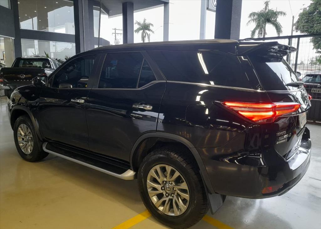 HILUX 2.8 D-4D TURBO DIESEL CD SRX 4X4 AUTOMÁTICO5