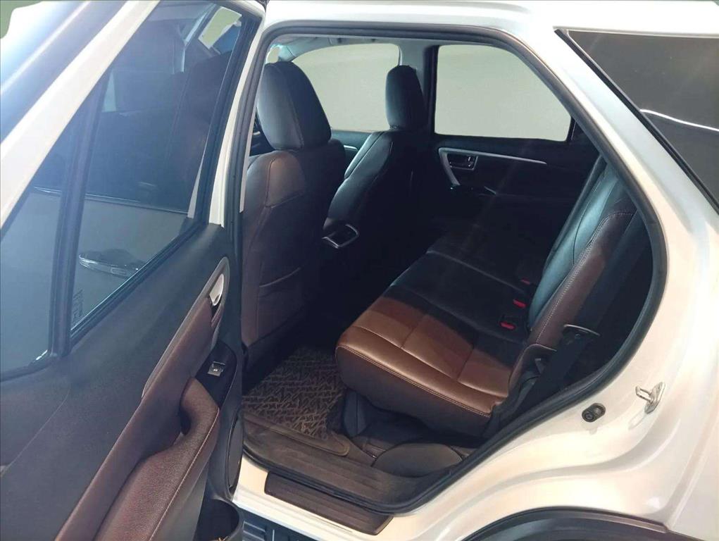 HILUX SW4 2.8 D-4D TURBO DIESEL SRX PLATINUM 7L 4X4 AUTOMÁTICO9
