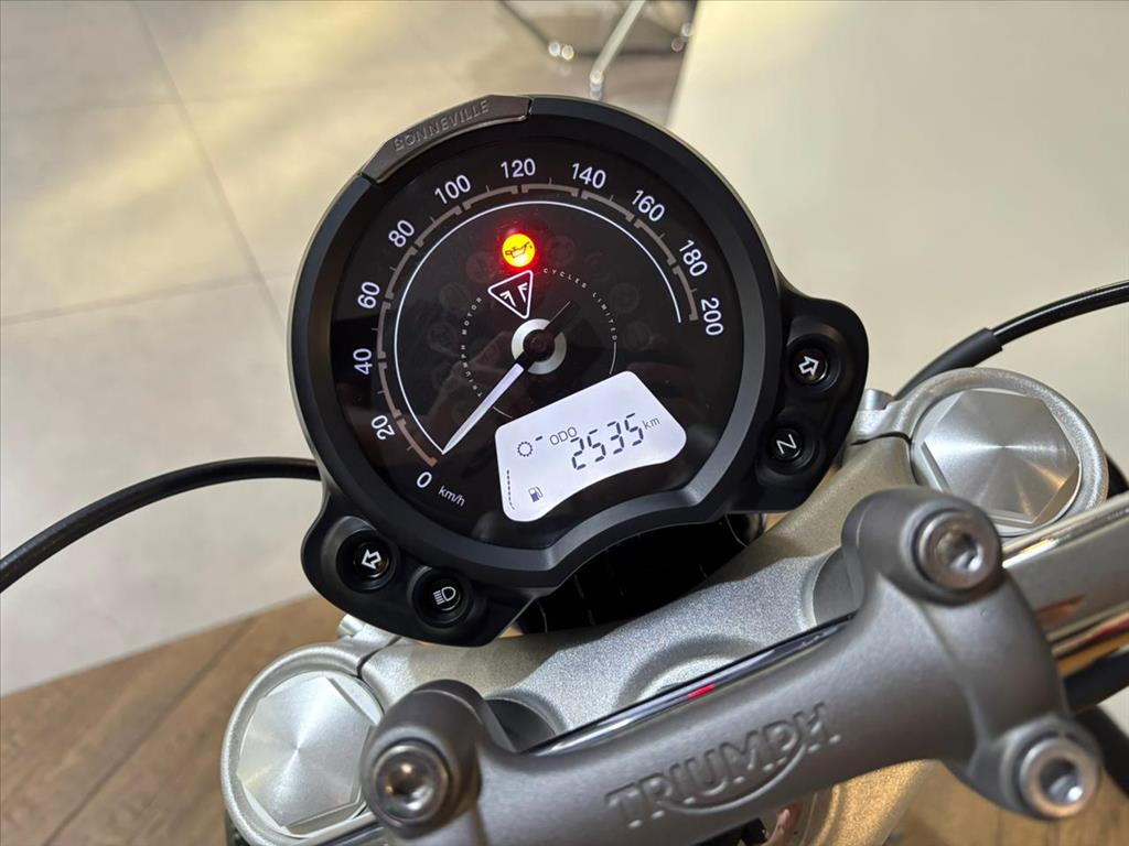 TRIUMPH-BONNEVILLE-SPEEDMASTER