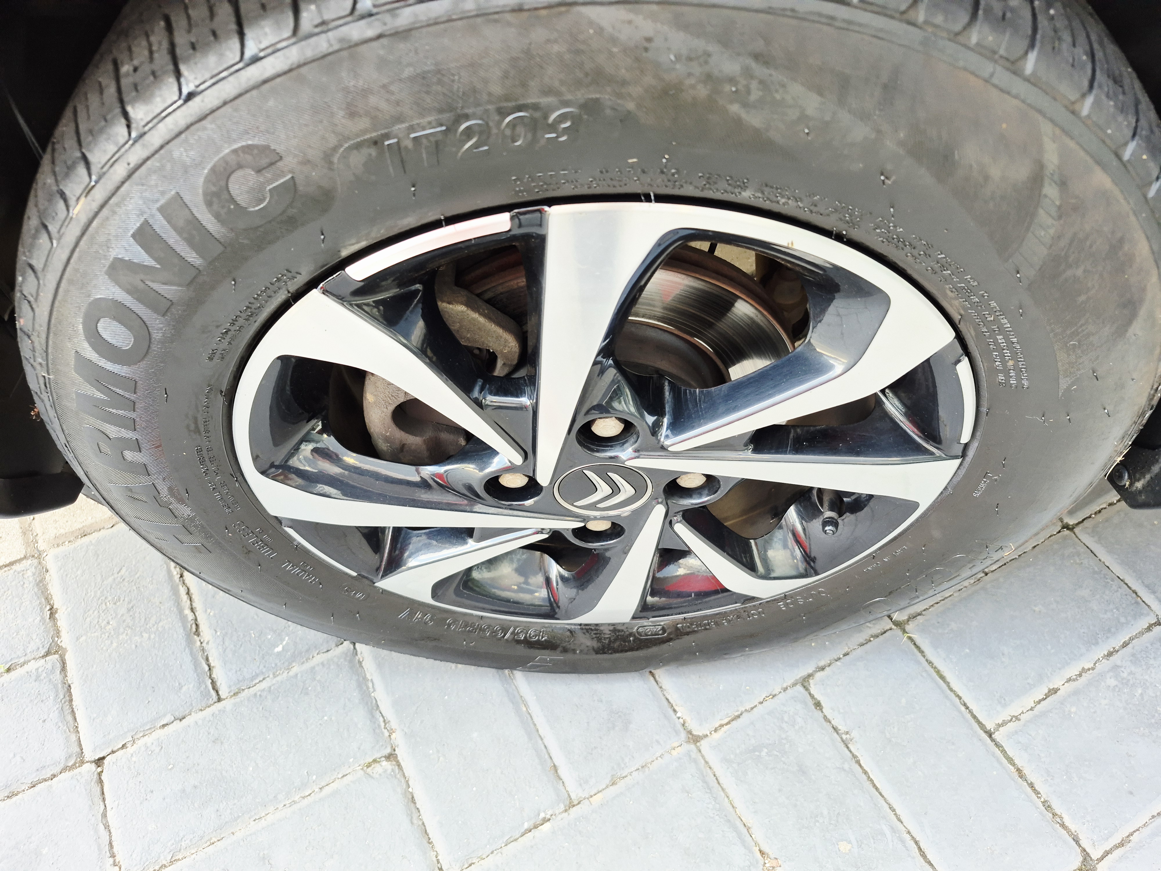 Foto ilustrativa do carro