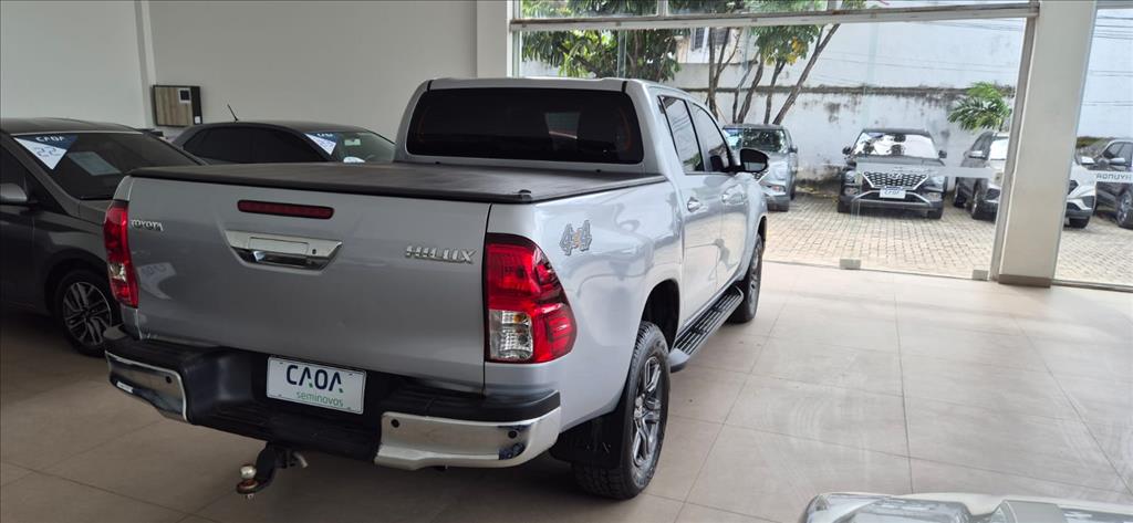 Toyota-HILUX-2.8 D-4D TURBO DIESEL CD SR 4X4 AUTOMÁTICO