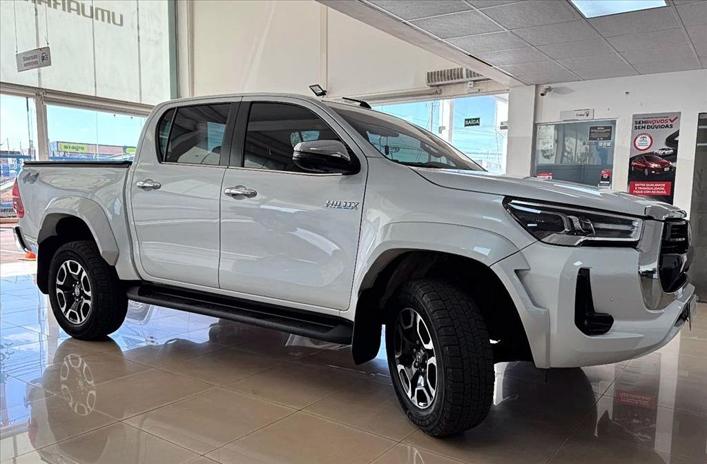 HILUX 2.8 D-4D TURBO DIESEL CD SRX 4X4 AUTOMÁTICO2