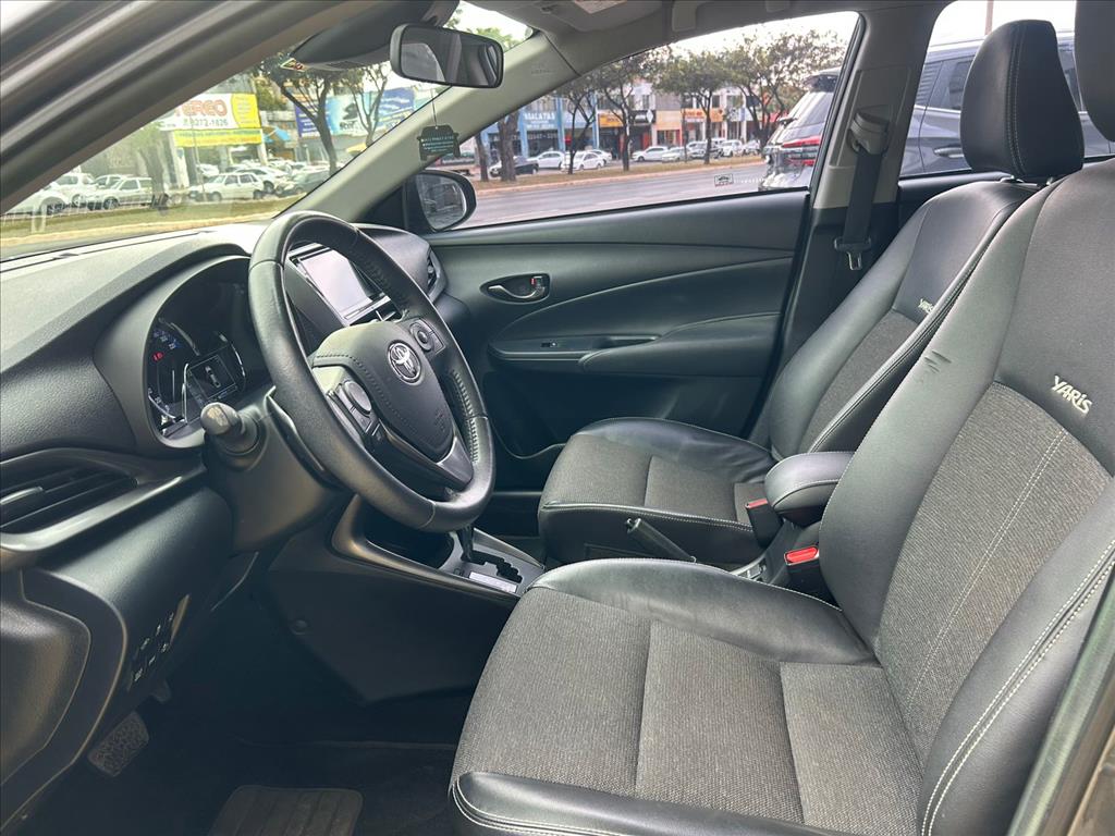 Toyota-YARIS-1.5 16V FLEX SEDAN XS CONNECT MULTIDRIVE