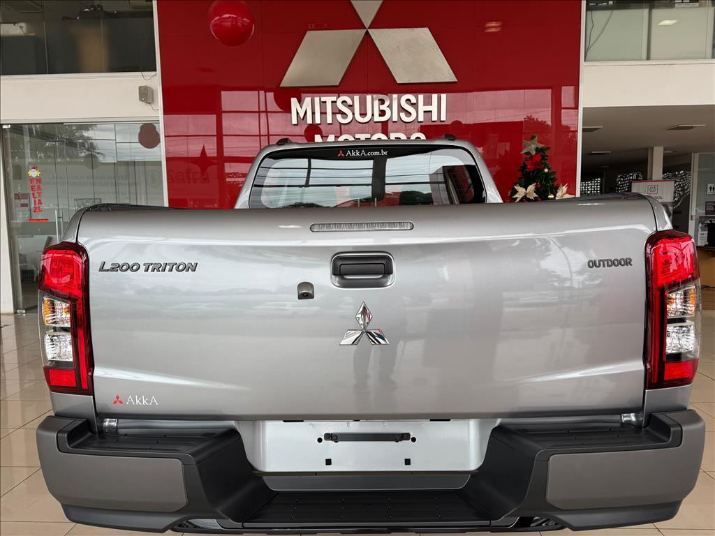 Mitsubishi-L200 TRITON-2.4 16V TURBO DIESEL SPORT OUTDOOR PLUS CD 4P 4X4 AUTOMÁTICO