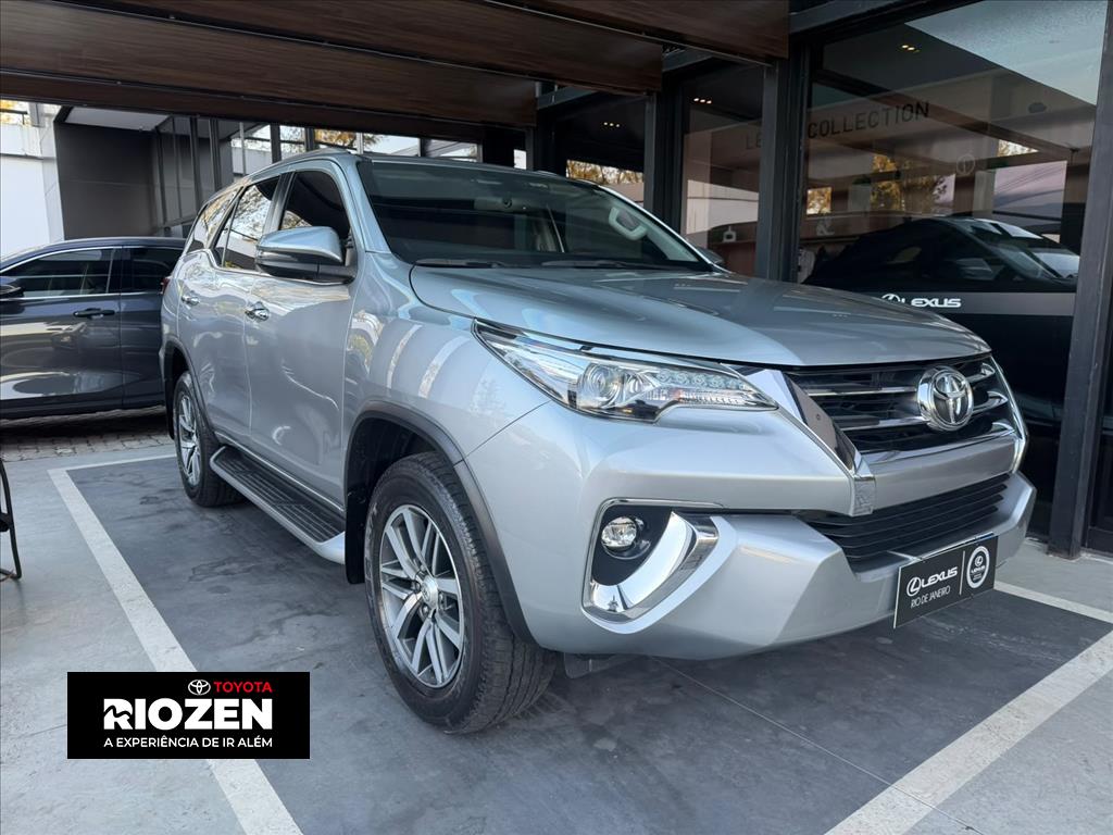 HILUX SW4 2.8 SRX 4X4 7 LUGARES 16V TURBO INTERCOOLER DIESEL 4P AUTOMÁTICO0