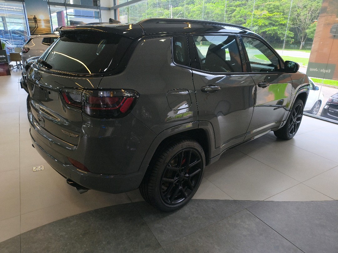 COMPASS 2.0 HURRICANE 4 TURBO GASOLINA BLACKHAWK AT92